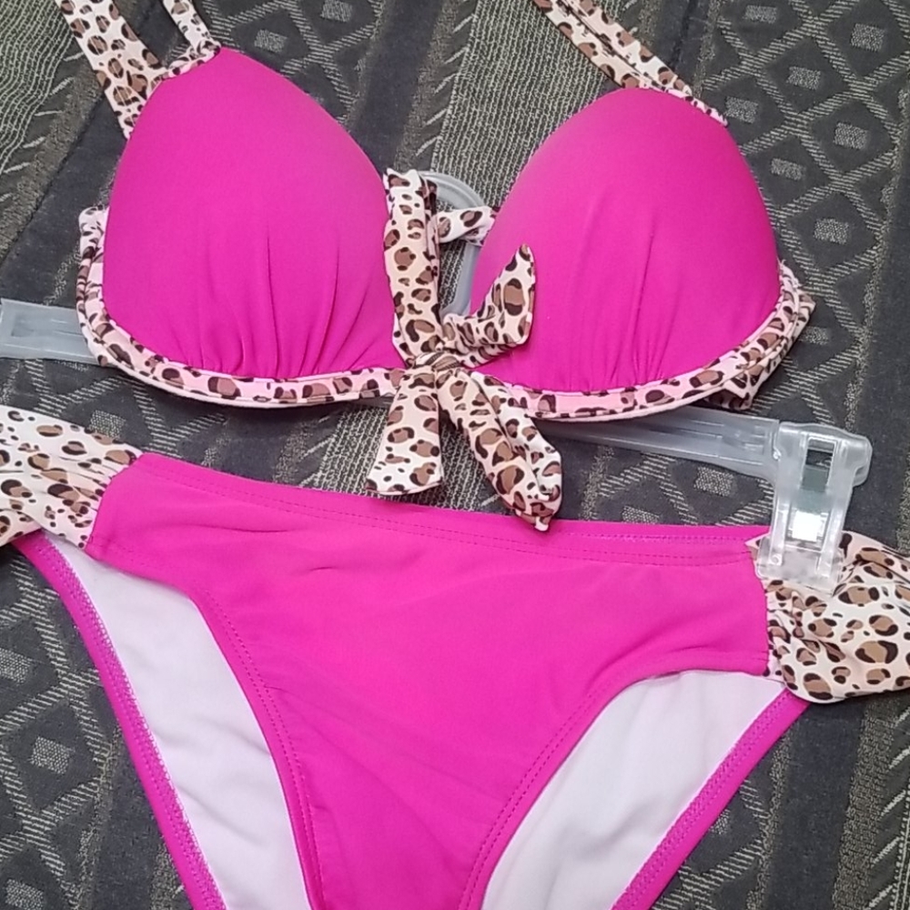 Pink with cheetah design